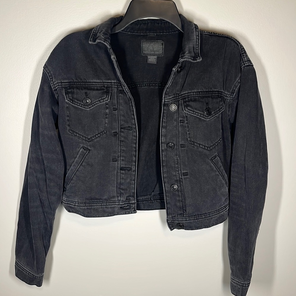 AE Black cropped jean jacket